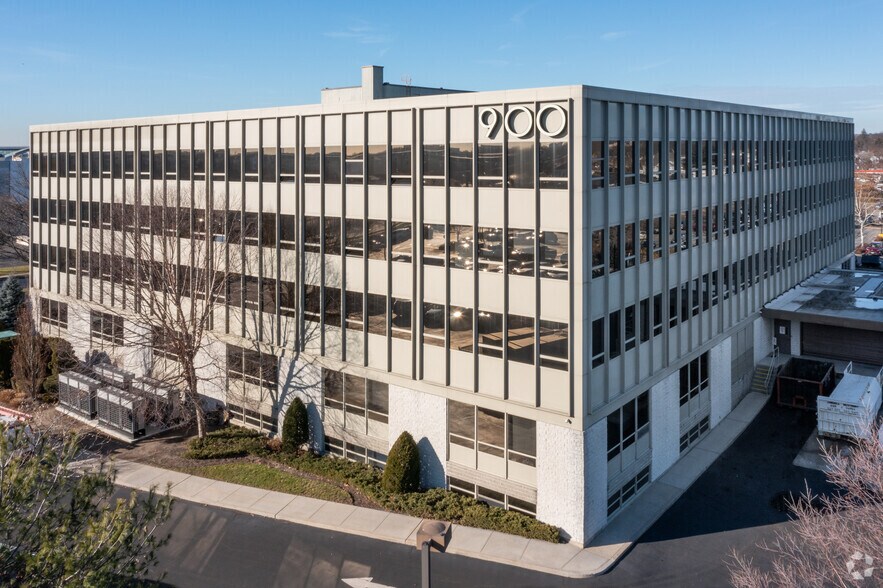 900 Merchants Concourse, Westbury, NY à louer - Photo du bâtiment - Image 3 de 15