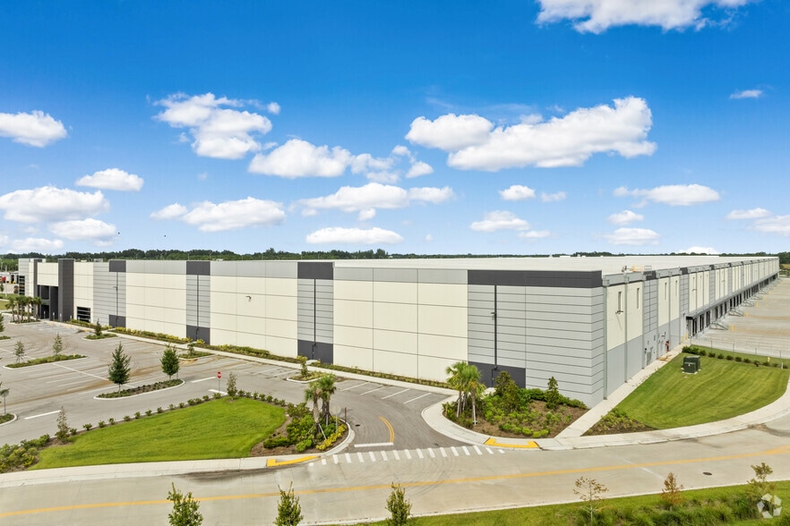 700 S Kings Hwy, Fort Pierce, FL for lease - Building Photo - Image 3 of 13