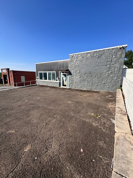 1719 N Central St, Knoxville, TN à louer - Photo du bâtiment - Image 2 de 4