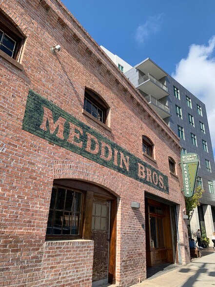 32-34 Woolfe St, Charleston, SC à louer - Photo du bâtiment - Image 2 de 8