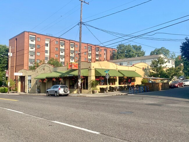 More details for 1621-1637 SE Hawthorne Blvd, Portland, OR - Retail for Sale