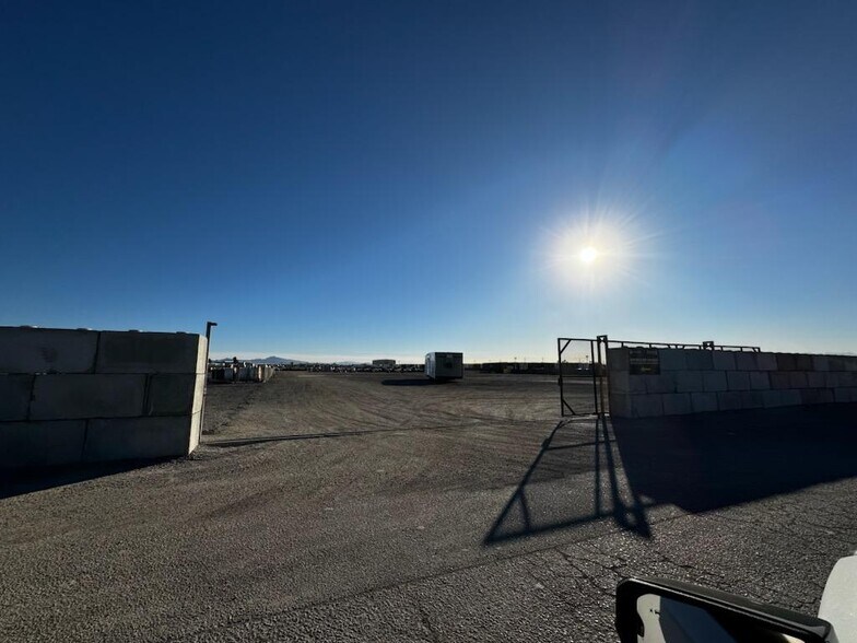 5445 Cecile Ave, Las Vegas, NV à louer - Photo du bâtiment - Image 3 de 4