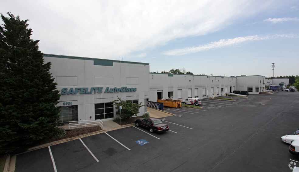 8701-8729 Ritchie Dr, Capitol Heights, MD for lease - Building Photo - Image 1 of 3
