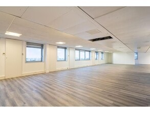 Office in Noisy-le-Grand for lease Interior Photo- Image 1 of 7