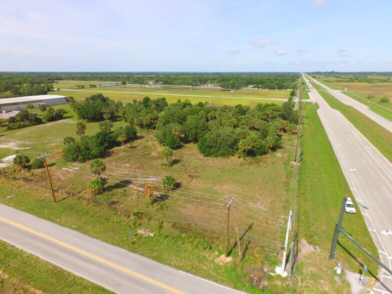 1990 98th Ave, Vero Beach, FL à vendre - Photo du bâtiment - Image 2 de 27