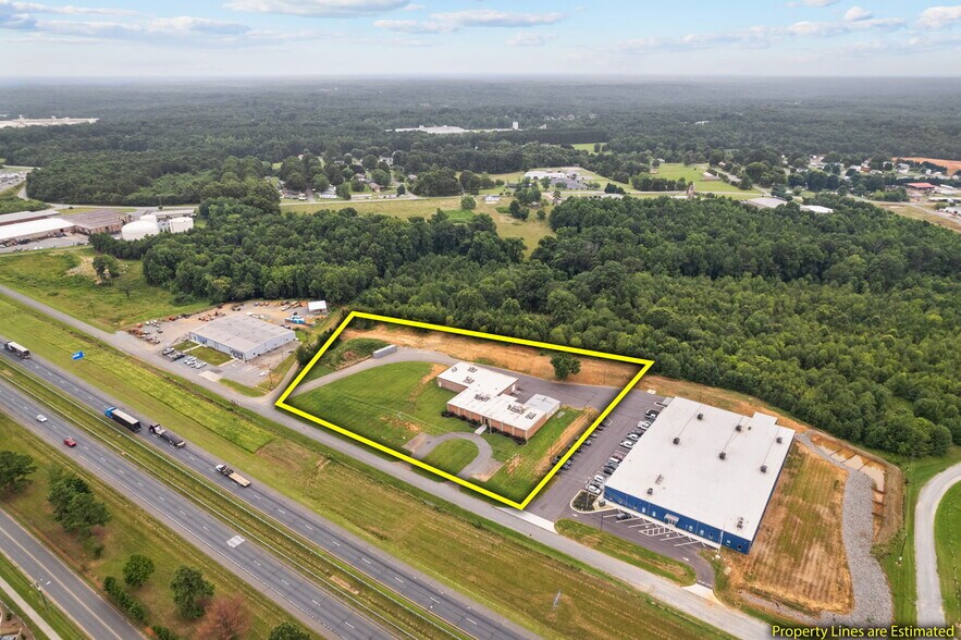157 Industrial Dr, King, NC for lease - Building Photo - Image 1 of 34