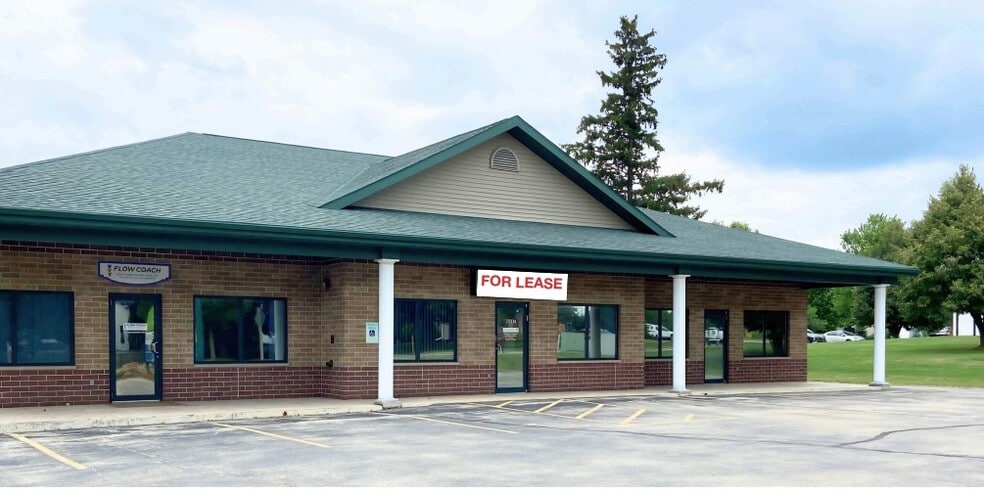 N1697 Municipal Dr, Greenville, WI for lease - Building Photo - Image 1 of 14