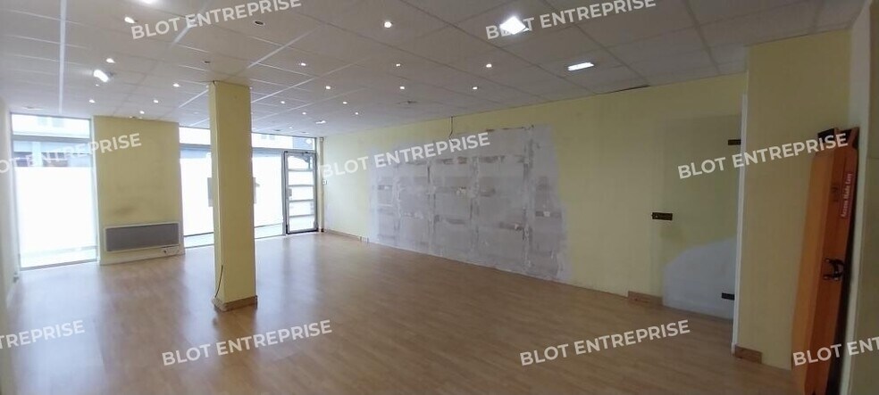 Retail in Brest for lease - Interior Photo - Image 2 of 8