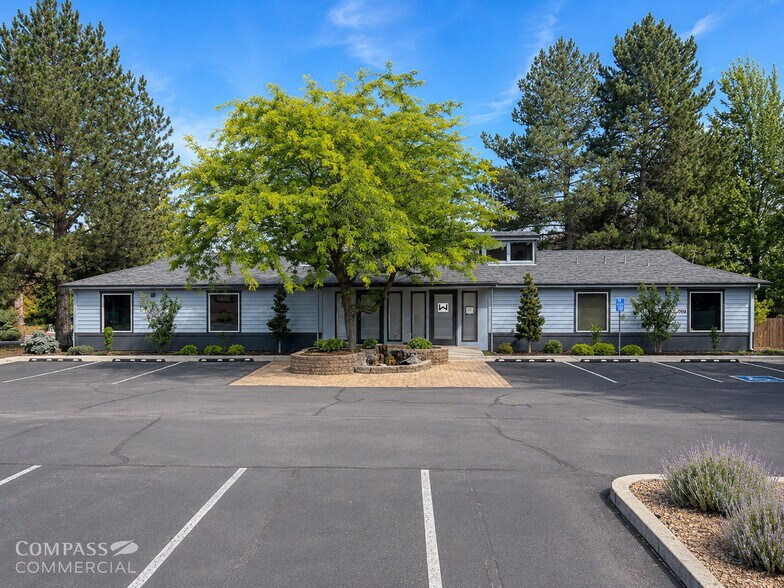 2100 NE Neff Rd, Bend, OR à louer - Photo du bâtiment - Image 1 de 4