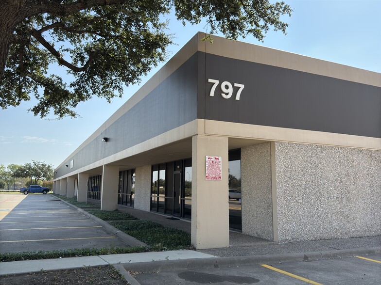 777 N Grove Rd, Richardson, TX à louer - Photo du bâtiment - Image 3 de 5