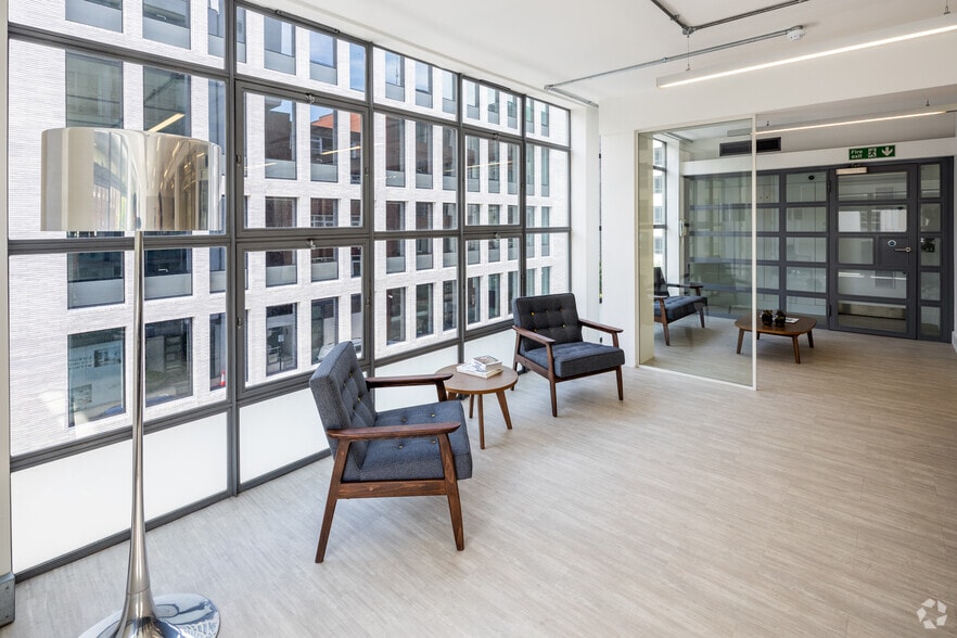 76-78 Charlotte St, London for lease - Interior Photo - Image 2 of 7