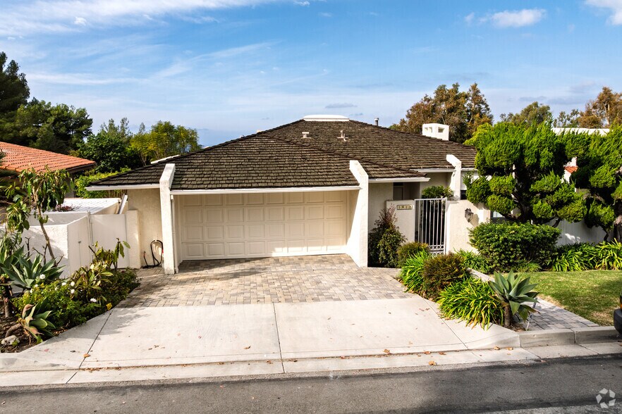 1917 Via Estudillo, Palos Verdes Estates, CA à vendre - Photo du bâtiment - Image 2 de 4