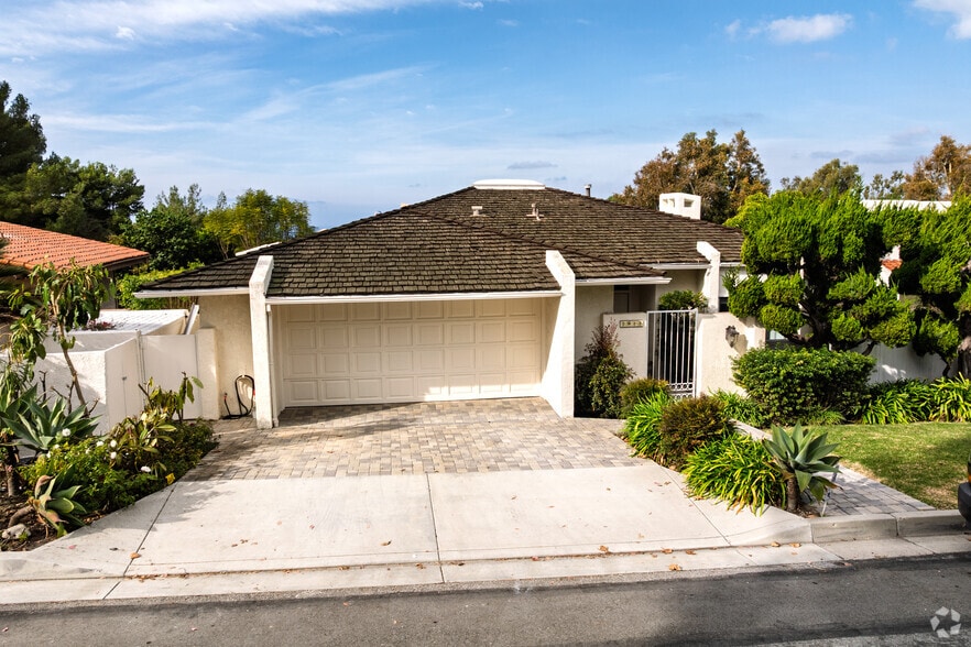 1917 Via Estudillo, Palos Verdes Estates, CA à vendre - Photo du bâtiment - Image 2 de 4