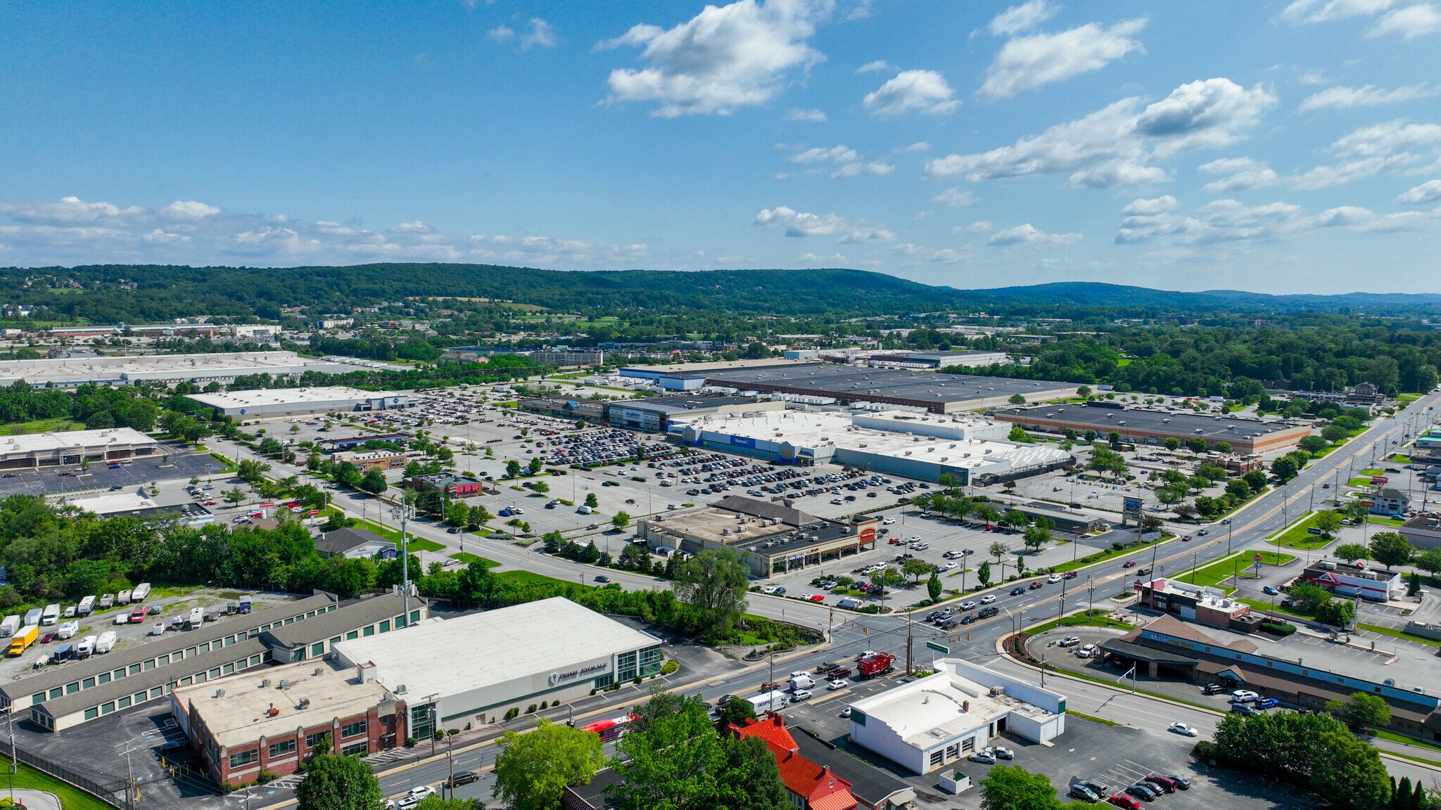 2600-3998 E Market St, York, PA for lease Building Photo- Image 1 of 2
