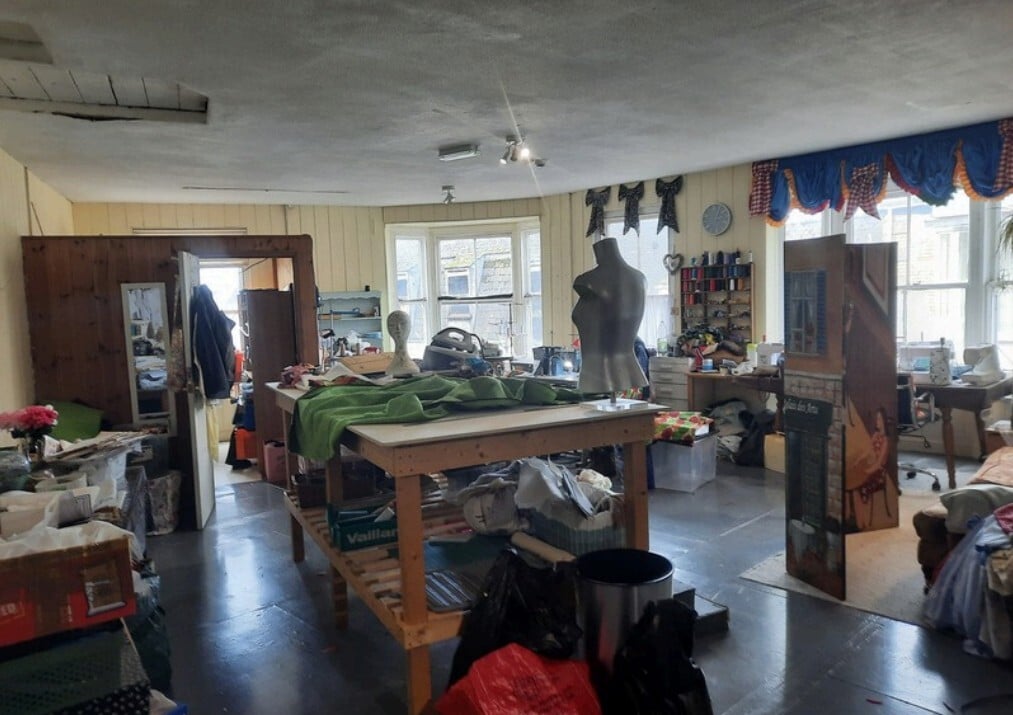 46 Trelowarren St, Camborne for lease Interior Photo- Image 1 of 3