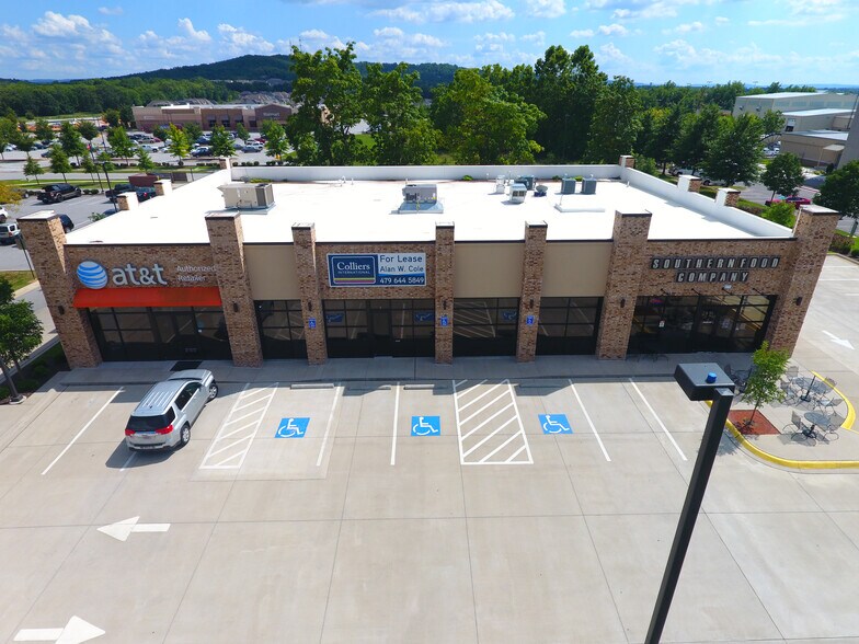 3575 W Wedington Dr, Fayetteville, AR à louer - Photo du bâtiment - Image 1 de 4