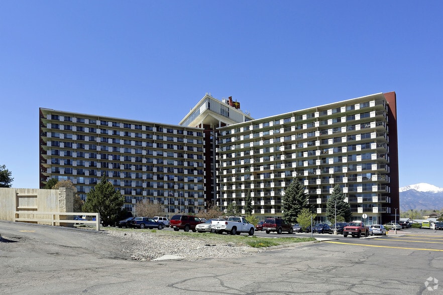 411 Lakewood Cir, Colorado Springs, CO for sale - Building Photo - Image 2 of 8