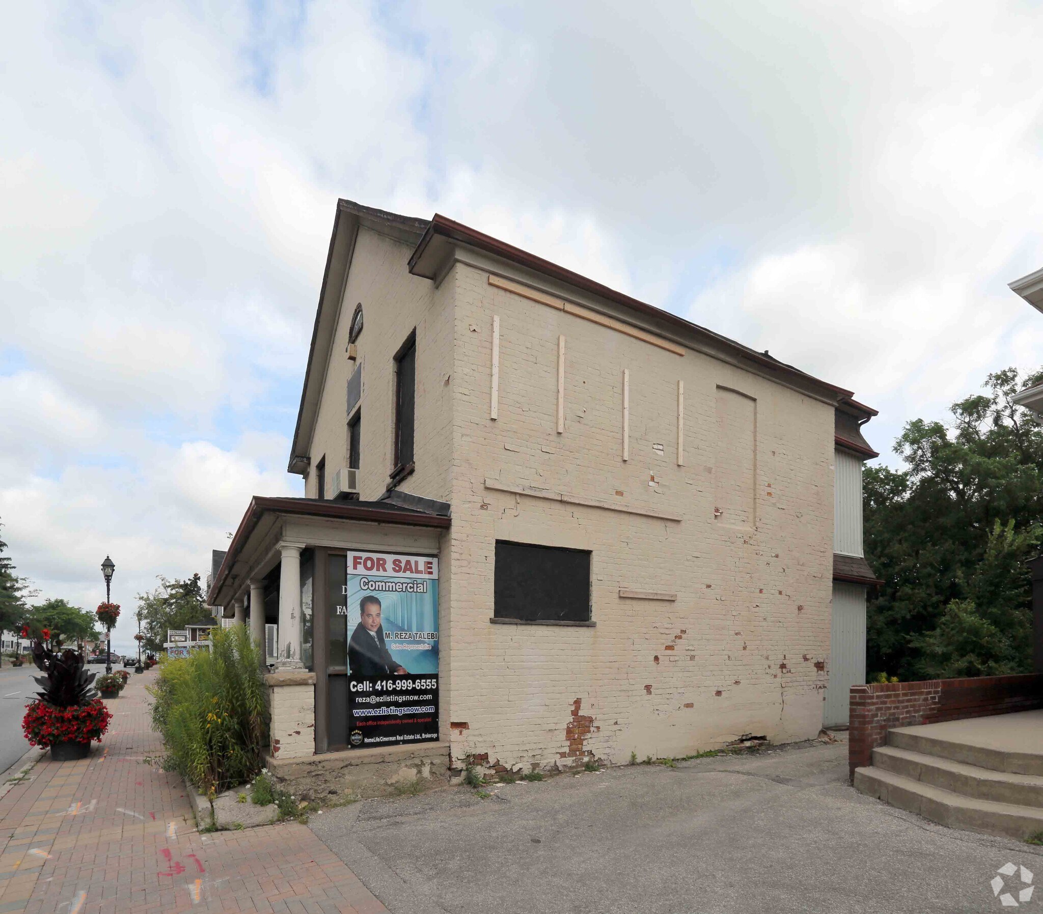 10027 Yonge St, Richmond Hill, ON for sale Primary Photo- Image 1 of 1