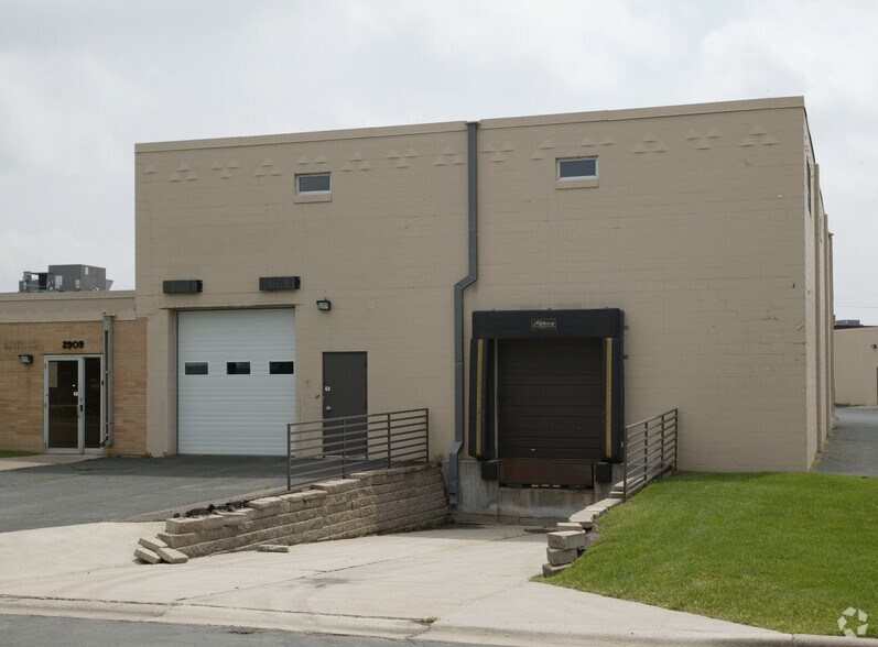 2909 S Anthony Ln, Saint Anthony, MN à vendre - Photo du bâtiment - Image 3 de 11