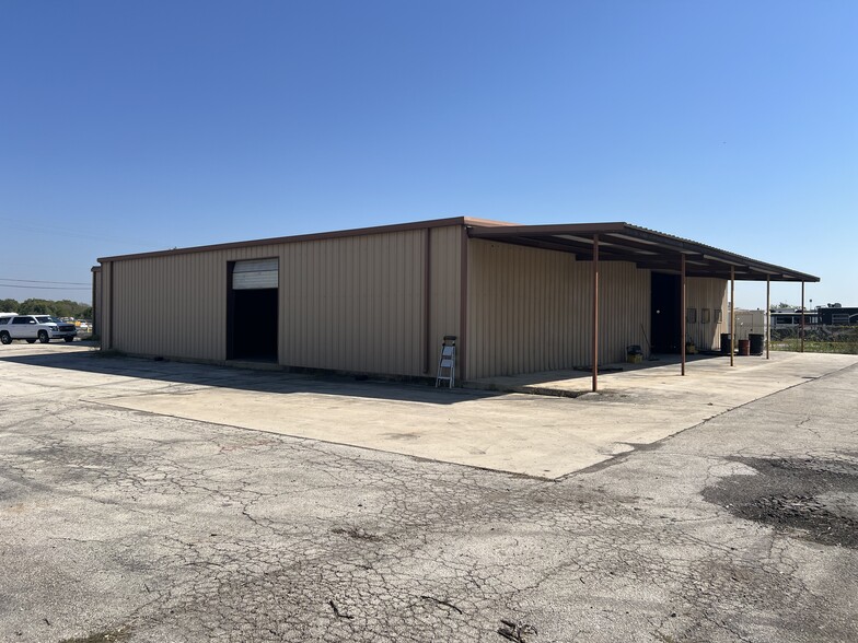 5858 Bicentennial St, San Antonio, TX for lease - Building Photo - Image 3 of 16