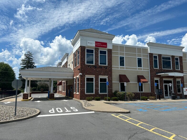 2537 Route 9, Malta, NY à vendre - Photo du bâtiment - Image 2 de 14
