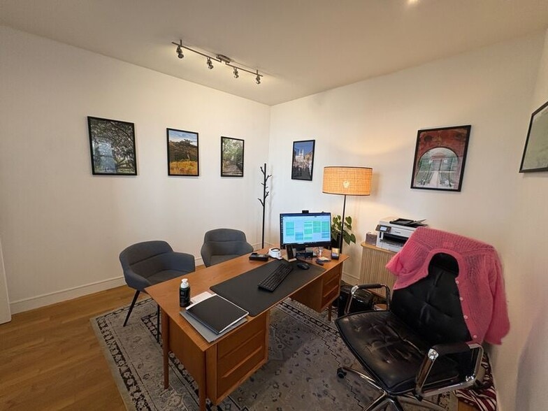Office in Orléans for lease - Interior Photo - Image 3 of 12