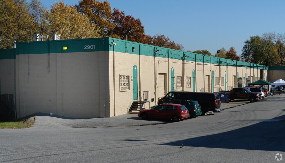 2901 Whittington Ave, Baltimore, MD à louer - Photo du bâtiment - Image 3 de 8