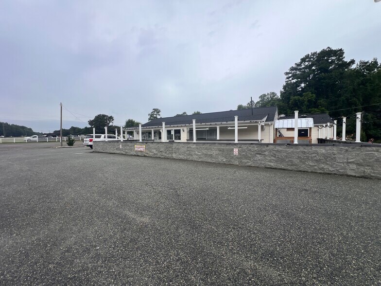 15170 & 15182 George Washington Memorial Hwy, Saluda, VA à vendre - Photo du bâtiment - Image 2 de 10