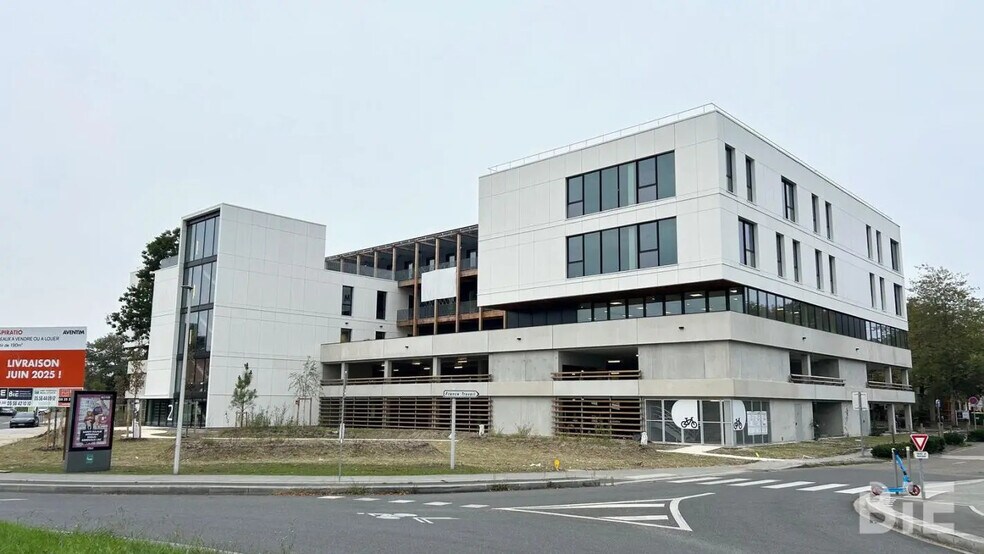 Office in Pessac for lease - Building Photo - Image 1 of 10