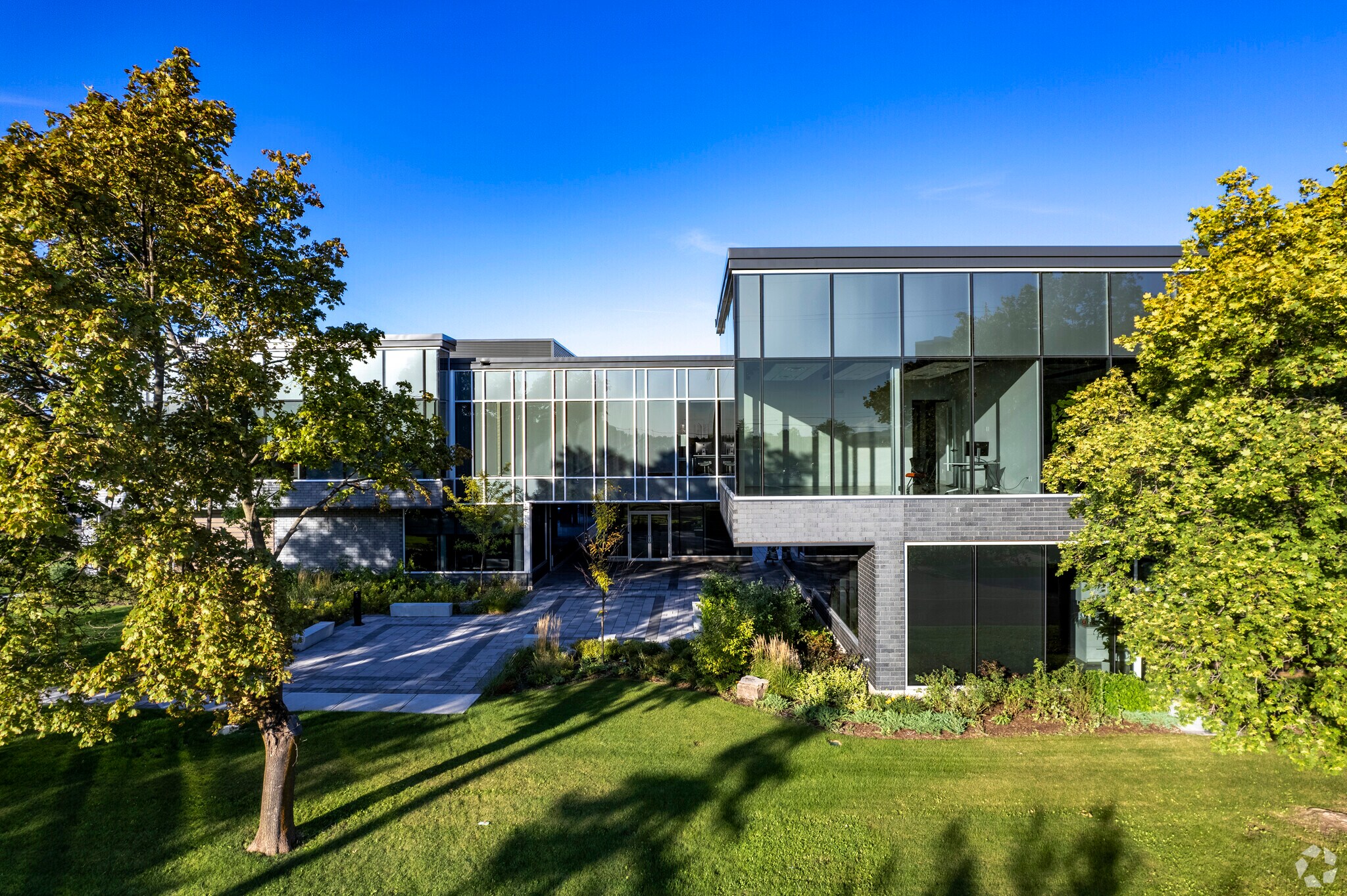 418 Iroquois Shore Rd, Oakville, ON for sale Primary Photo- Image 1 of 1