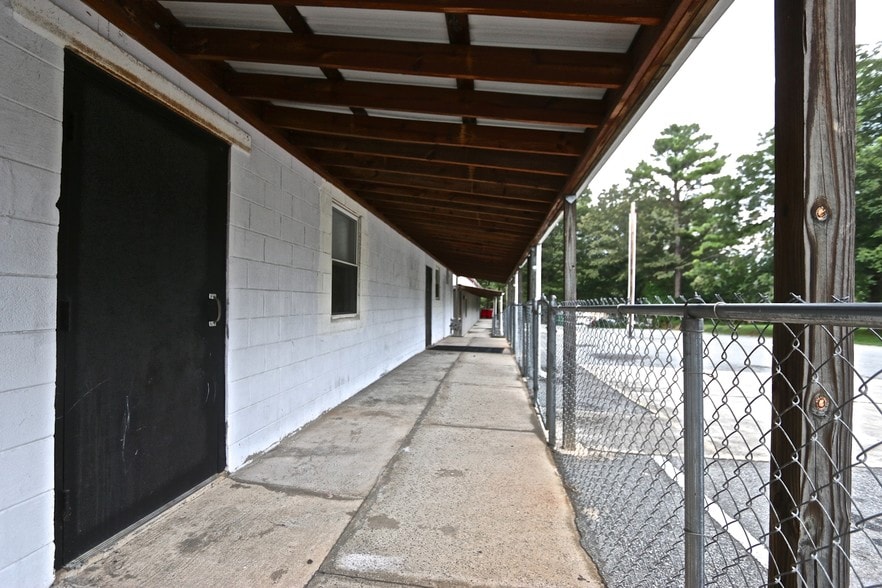 1202 Charles Raper Jonas Hwy, Mount Holly, NC for lease - Building Photo - Image 2 of 17