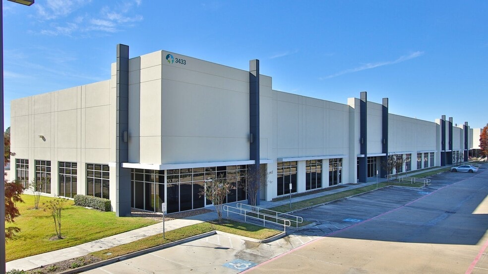 3423 N Sam Houston Pky W, Houston, TX for lease - Building Photo - Image 2 of 11