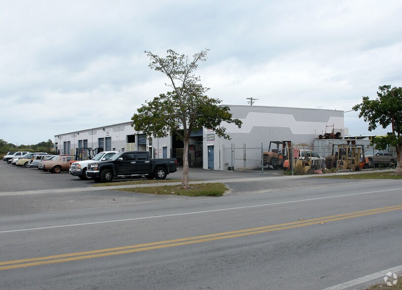 212-252 SW 6th Ave, Homestead, FL à louer - Photo principale - Image 1 de 4