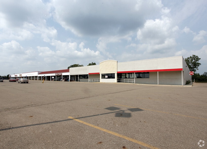 9090-9136 Miller Rd, Swartz Creek, MI for lease - Primary Photo - Image 3 of 4