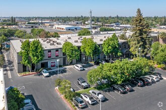 83 E Shaw Ave, Fresno, CA - AÉRIEN  Vue de la carte