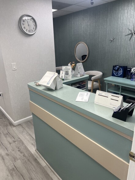 49 Ridgedale Ave, East Hanover, NJ for sale - Interior Photo - Image 3 of 14