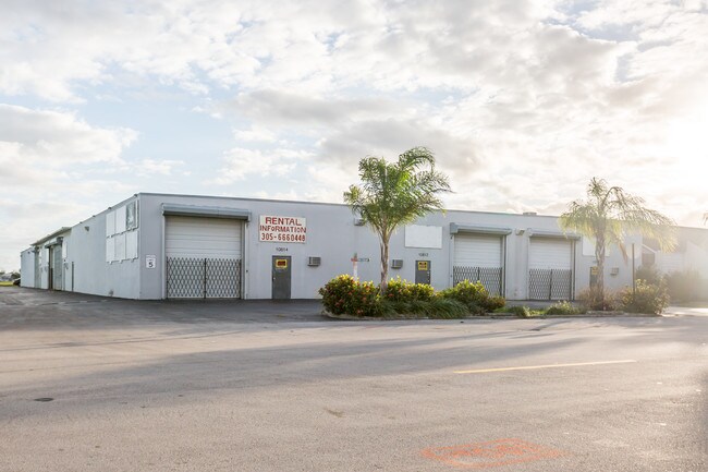 Plus de détails pour 10810-10814 SW 188th St, Miami, FL - Industriel à louer