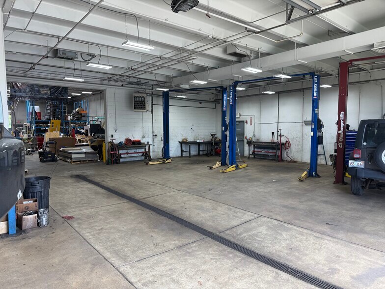 7218 N Virginia Rd, Crystal Lake, IL à vendre - Photo intérieure - Image 3 de 10