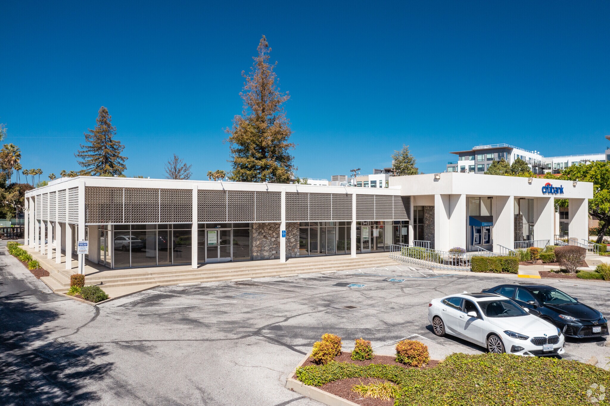 608-620 San Antonio Rd, Mountain View, CA à louer Photo du bâtiment- Image 1 de 9