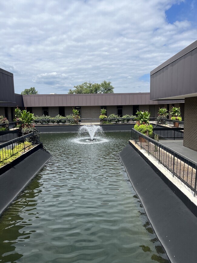 Plus de détails pour 6326 Rucker Rd, Indianapolis, IN - Bureau à louer