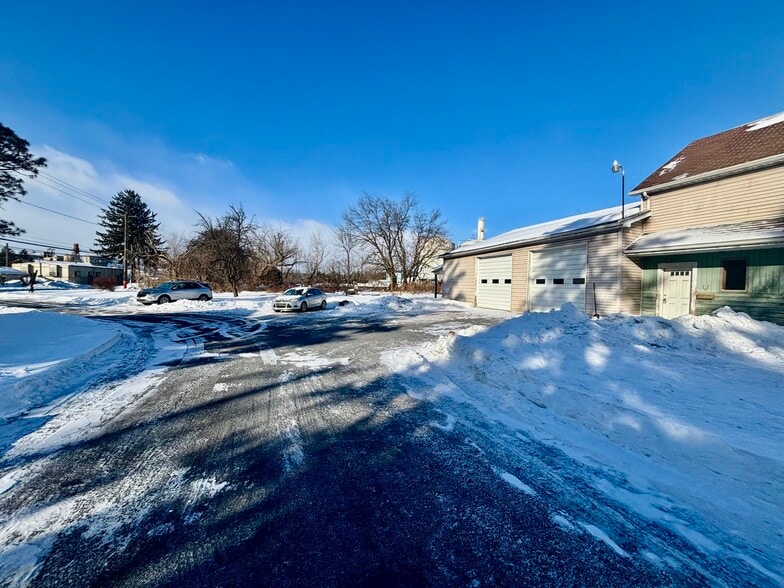 406 Hercules Dr, Stockertown, PA for lease - Building Photo - Image 2 of 6