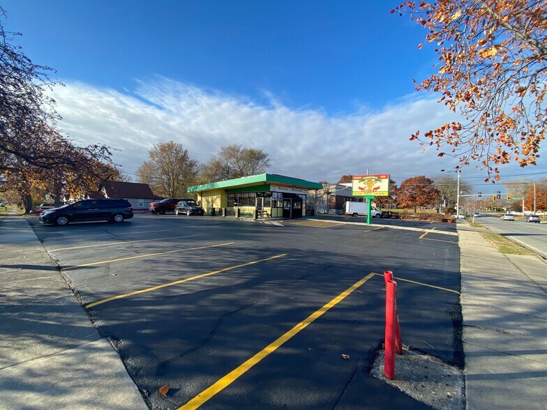 930 W Illinois Ave, Aurora, IL à vendre - Photo du bâtiment - Image 2 de 21