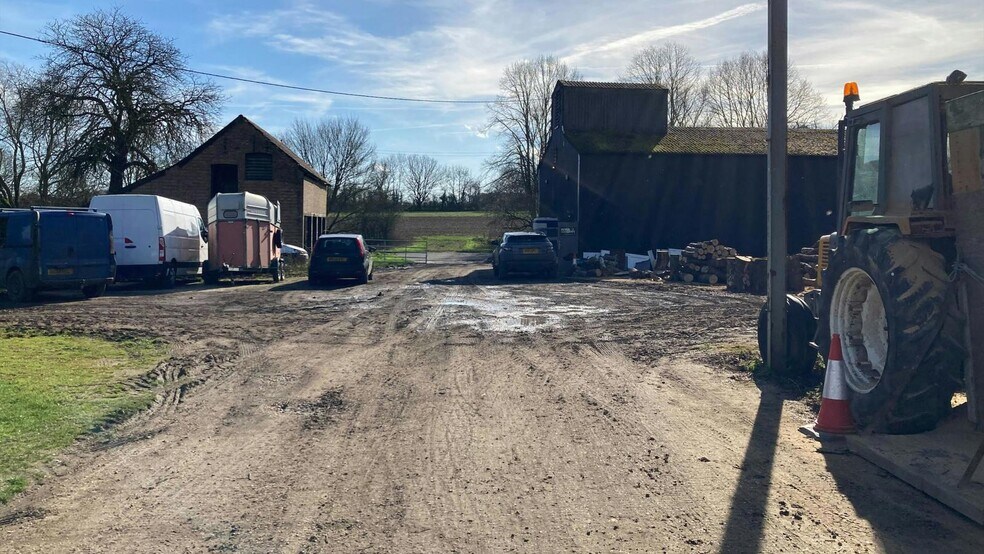 143 A, Newmarket à louer - Photo du bâtiment - Image 3 de 4