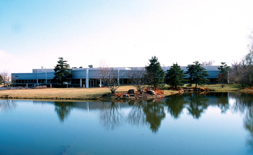 1290 Lakeside Dr, Gurnee, IL à vendre - Photo du bâtiment - Image 1 de 1