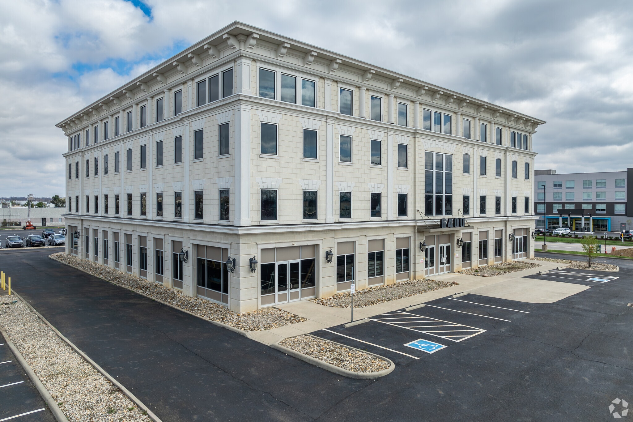 6400 E Broad St, Columbus, OH à vendre Photo principale- Image 1 de 42