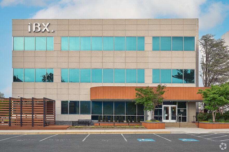 801 Thompson Ave, Rockville, MD for lease - Building Photo - Image 2 of 4