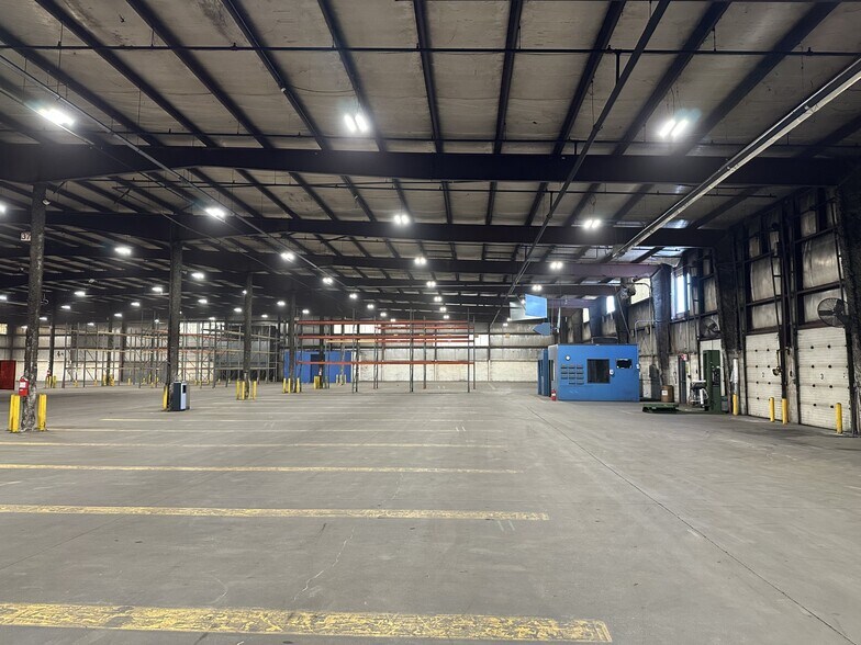 18513 Euclid Ave, Cleveland, OH for sale - Building Photo - Image 3 of 9