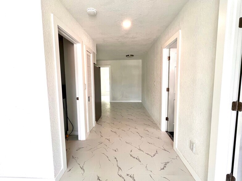 2578 Jackson St, Fort Myers, FL à vendre - Photo du bâtiment - Image 3 de 5