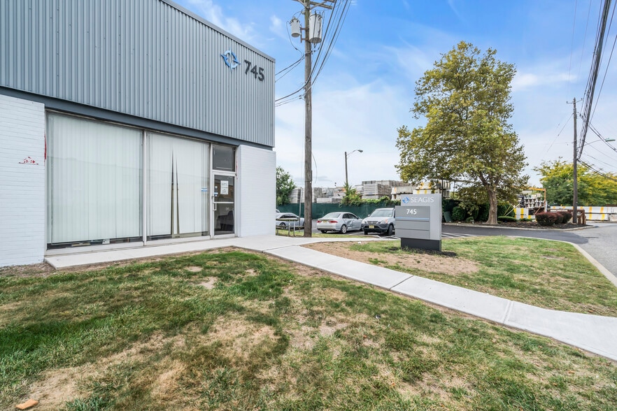 745 Gotham Pky, Carlstadt, NJ for lease - Building Photo - Image 2 of 5