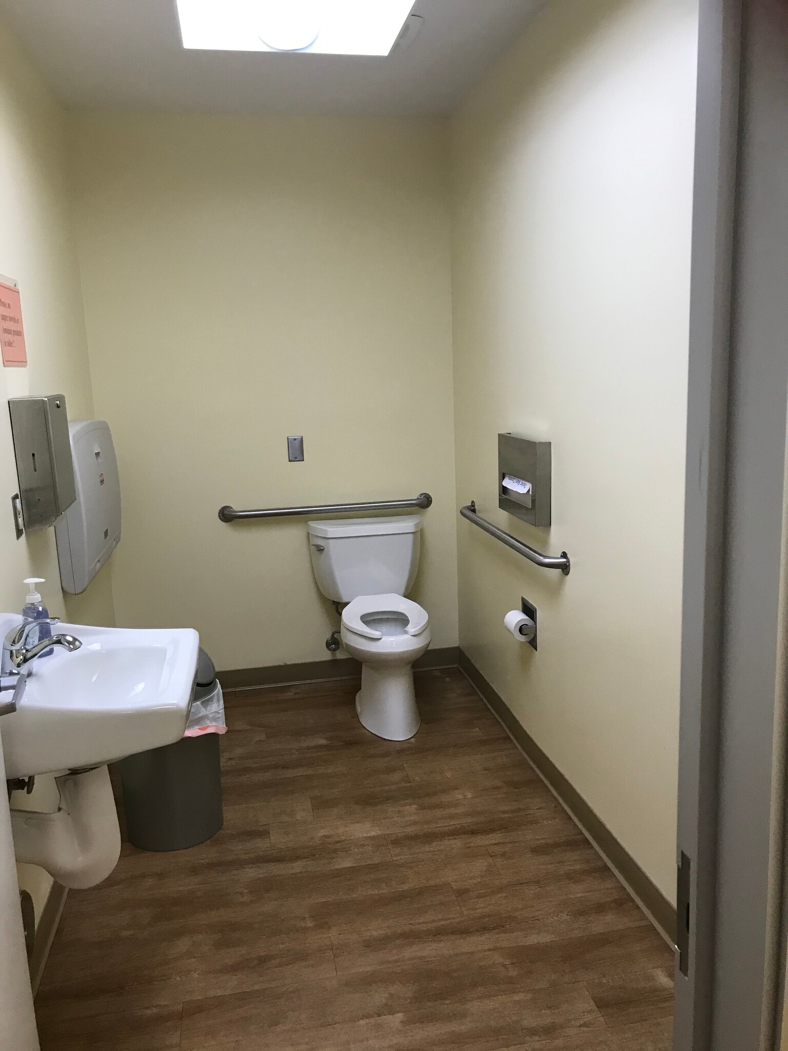 2125 E Thousand Oaks Blvd, Thousand Oaks, CA for lease Interior Photo- Image 1 of 8